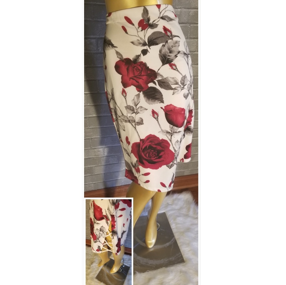 Plus size rose print skirt